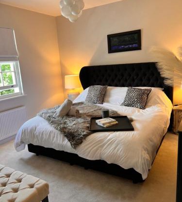 Three Acorns Court
