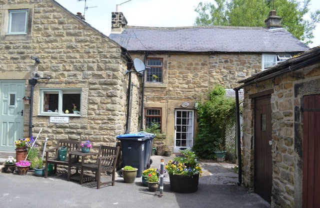 Three Bears Cottage - Just Perfect for Exploring the Glorious Peak Park!