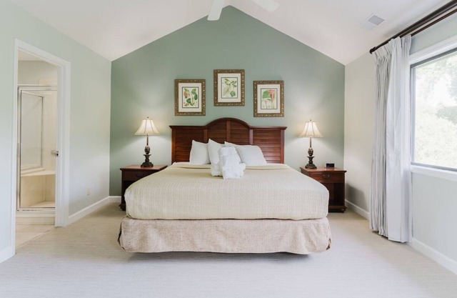 Three Bedroom Townhome Near the Beach