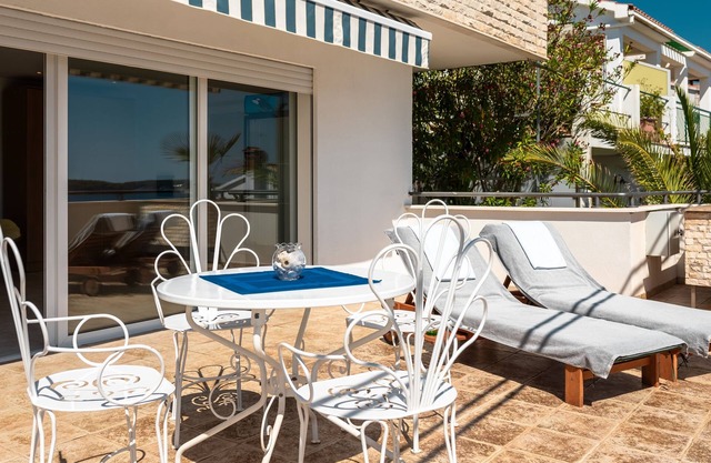 Three bedroom apartment near beach Cove Nova, Korčula (A-11353-a)