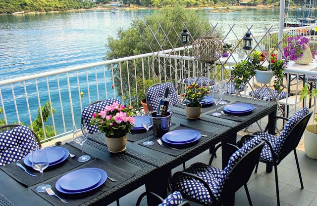 Three bedroom apartment near beach Korčula (A-14612-a)