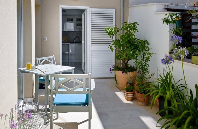 Three bedroom apartment with terrace Pag (A-21650-a)