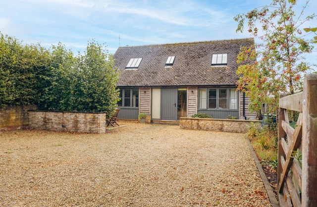 Three bedroom Cotswold holiday cottage - Steeple View