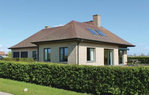 Three-Bedroom Holiday Home In Diksmuide