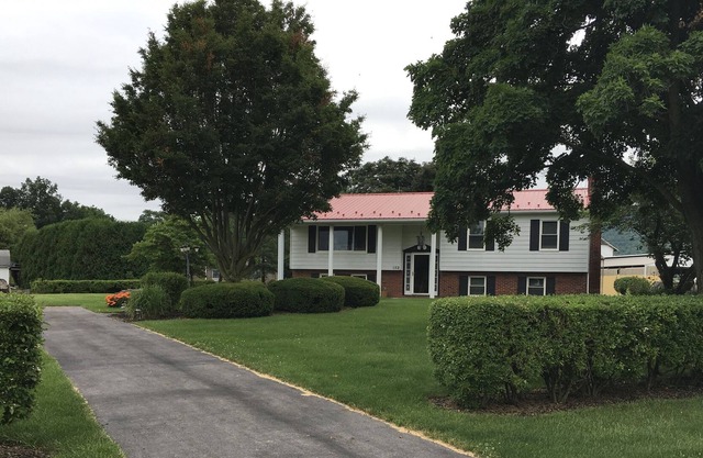 Three bedroom house on quiet, private street, 10 minutes from PSU