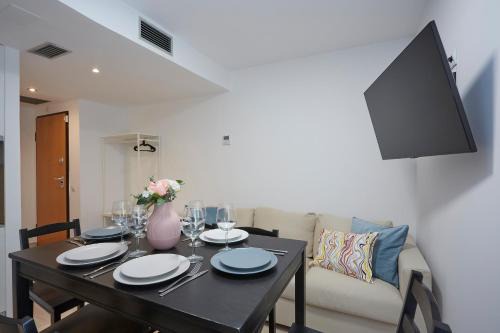 Three bedroom Two bathroom apartment Close to Beach