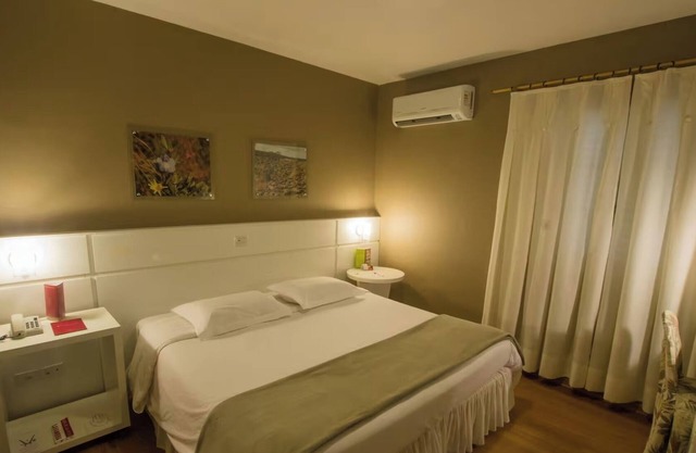 Three Double Room w/Access to Waterfall Routes, & Stunning Canyon Landscapes