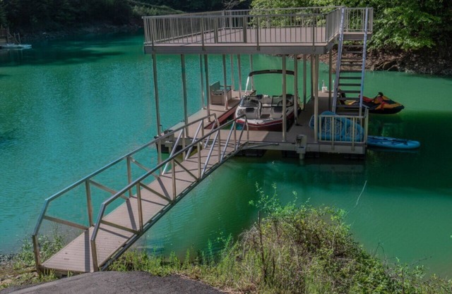 Three Homes- Smoke Rise Lodge and Barn Poppy`s Plc