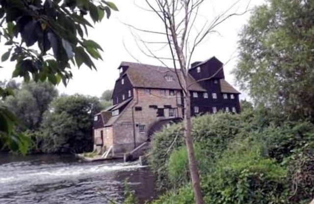 Three Horseshoes Inn