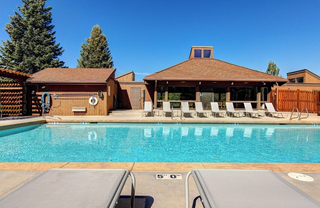 Three Kings Condo at Base of PCMR 6 guests, 2 bedrooms, 2.5 bathrooms. Year-round pool! Walk to skiing/snowboarding at Park City Mountain Resort. Centrally located in historic Park City, Utah