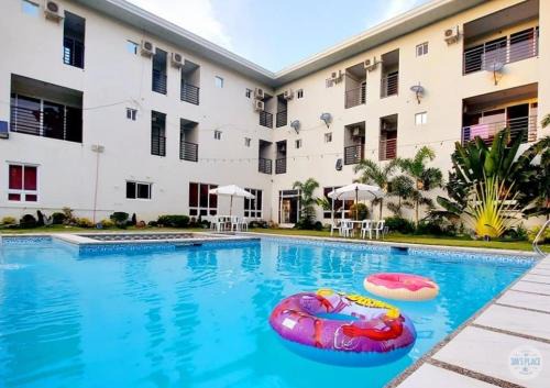 Three M's Hotel and Restaurant