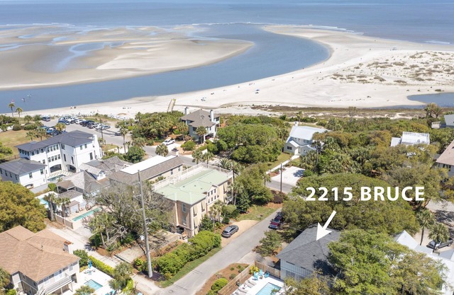 Three Oaks Cottage w/Private Pool on East Beach