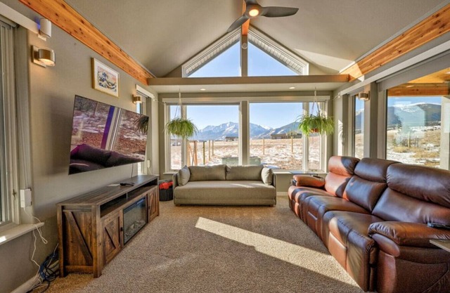 Three Peaks Retreat: Pet-friendly w/Outdoor Sauna