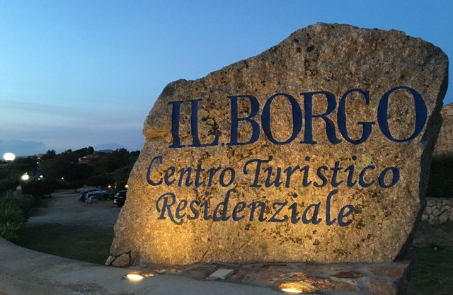 Three-room apartment with large sea view terrace, garden & barbecue.