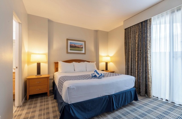 Three-Suite Desert Getaway! Kitchen, Pools & Tennis Court! Free Parking!