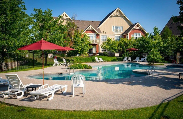 Three Suns: Walk to the Village, Hot Tub & More
