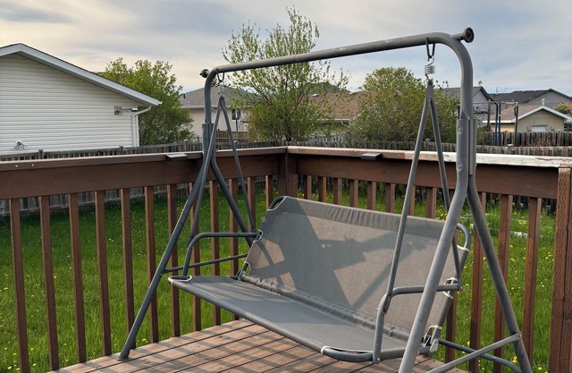 Thunder Bay modern 5 BR, 3 WR/near airport/family-friendly!
