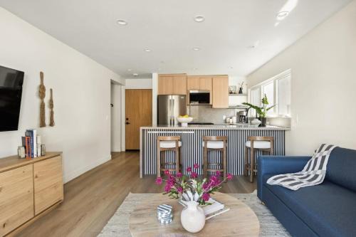 Tide House - Unit A - Modern Seaside 1BD w Parking