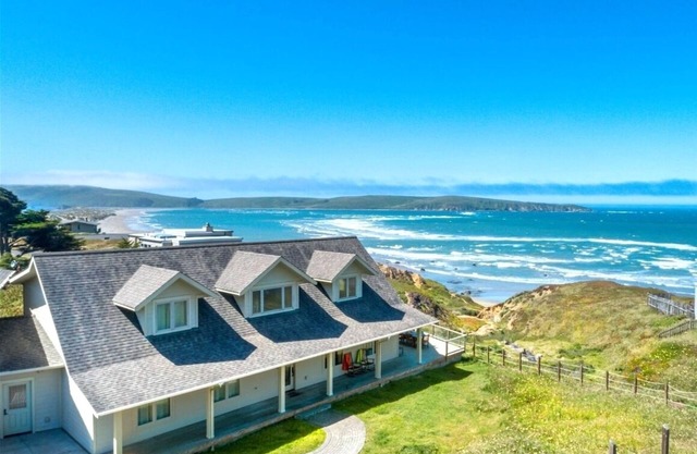 TidePool:Ultimate Family Fun Retreat!Walk to Beach!Decks!HtTb/GmRm/PupOK/WiFi