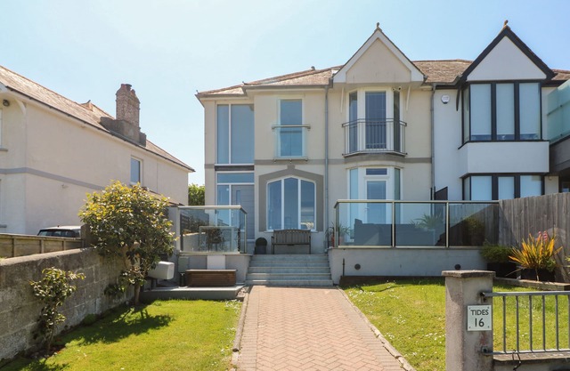 TIDES, family friendly, luxury holiday cottage in Padstow