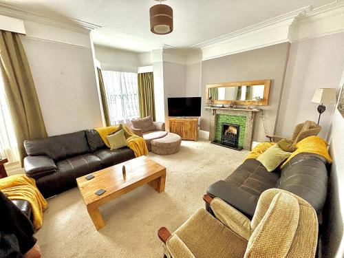 Tidesreach Filey, sleeps 13, close to beach
