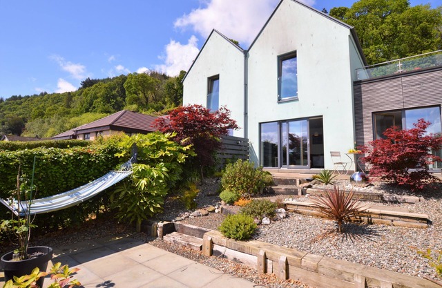 Tigh Na Cladach, new Summer 2019, sea front location, pet friendly