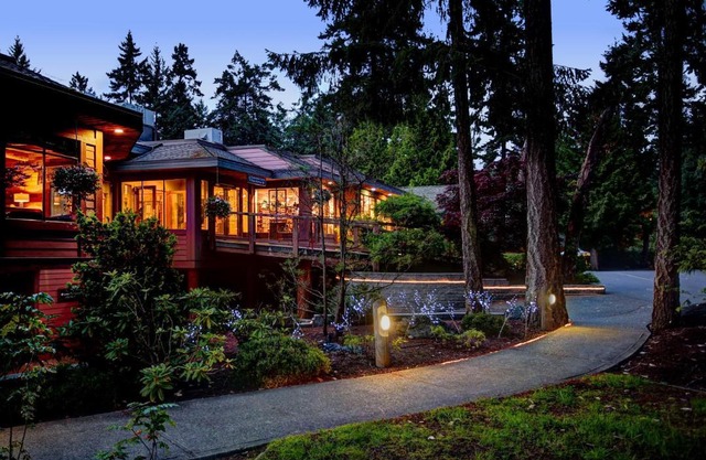 Tigh-Na-Mara Seaside Spa Resort