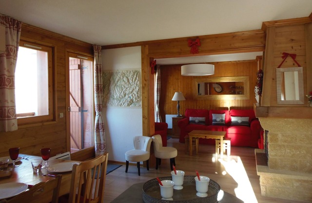 TIGNES LE LAC: T5, lovely, welcoming, bright totally, south-west, on ski, magnificent view on the lake of Tignes and the Grande Motte