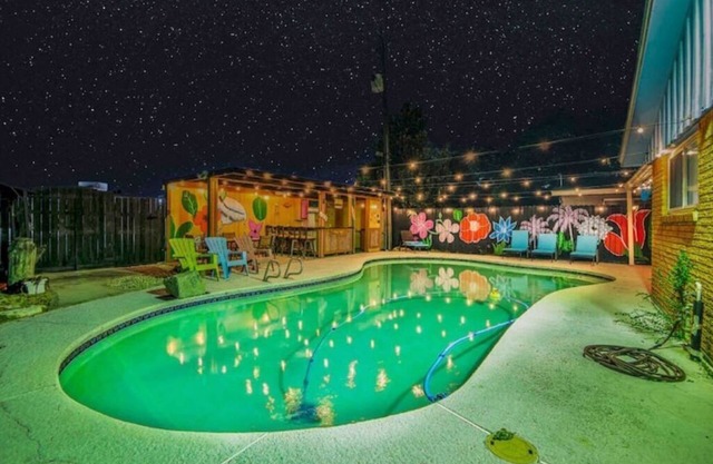 Tiki Bar Pool 4BRs Casa Delight Pasadena