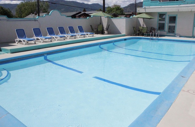 Tiki Shores Inn & Suites