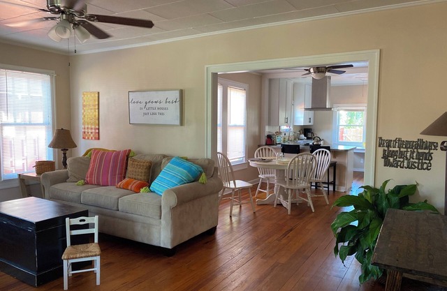 Tillman Cottage, Charming 3-bedroom cottage in Brunswick, accepting pets