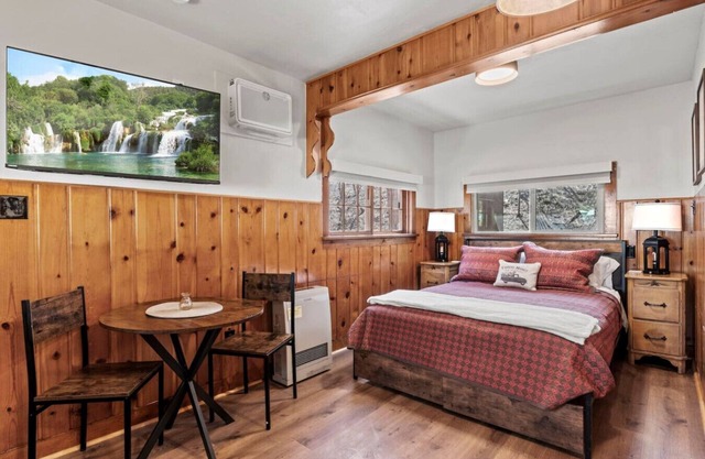Timber Lodge Cabin #6