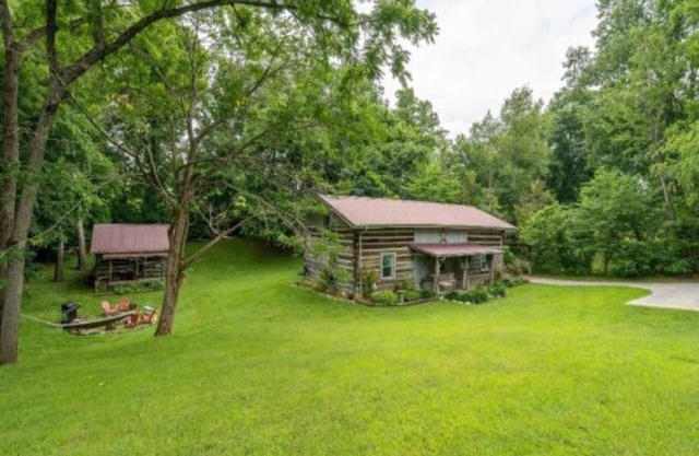 "Timber Lodge", Rustic 4BR Log Cabin + Guesthouse