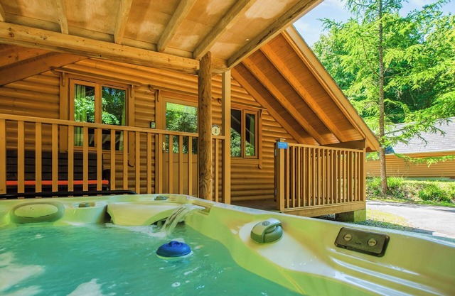 Timber lodge set in an elevated woodland position with one double and one twin.