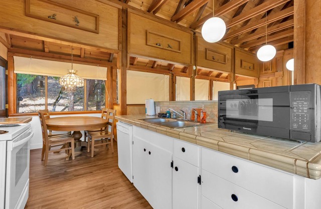 Timber Lodge Yosemite – Warm, welcoming and well within Yosemite!