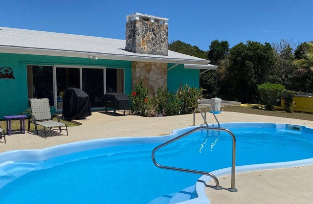 Time Flies is located on a safe/ friendly family island. Close to many beaches.