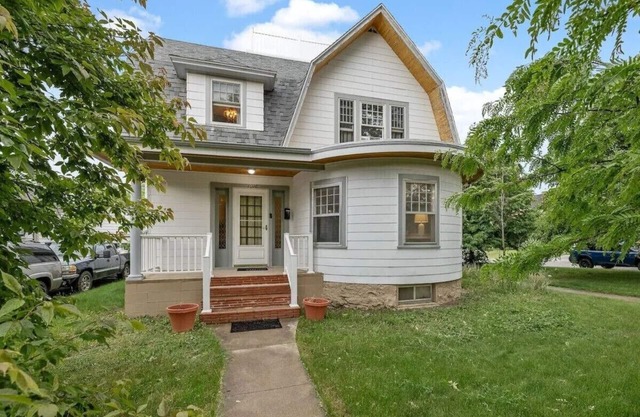 Timeless Charm Meets Grand Living - 6Beds, 3.5 Baths Historic Home in Rapid City