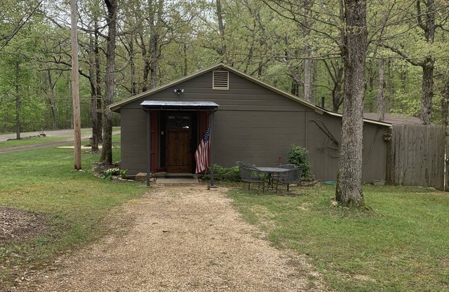 Tin Roof Cottage- Sleeps 10