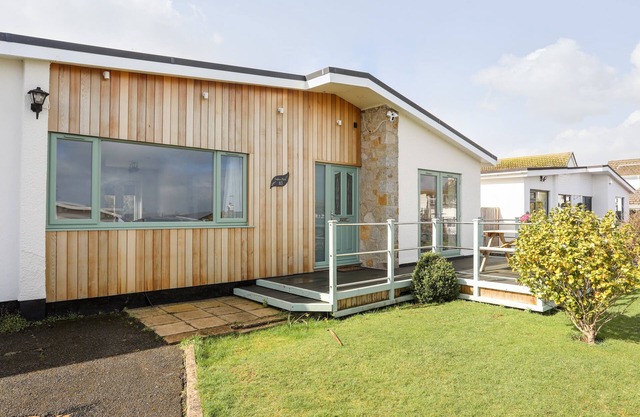 TINKERS PATCH, pet friendly, country holiday cottage in Benllech