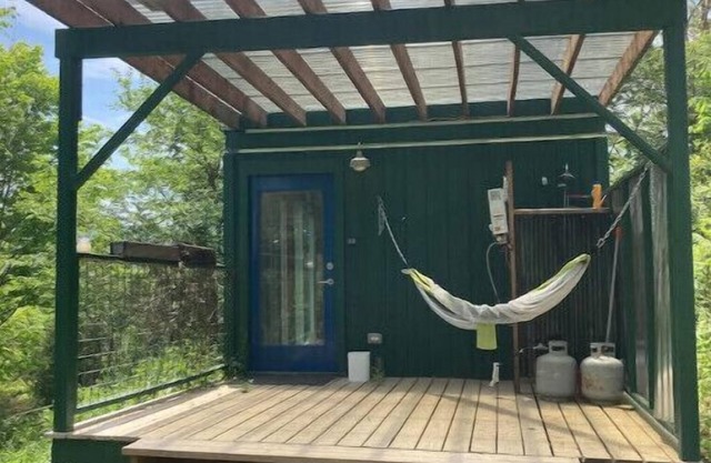Tiny cabin with privacy, comfort and mt viewsn