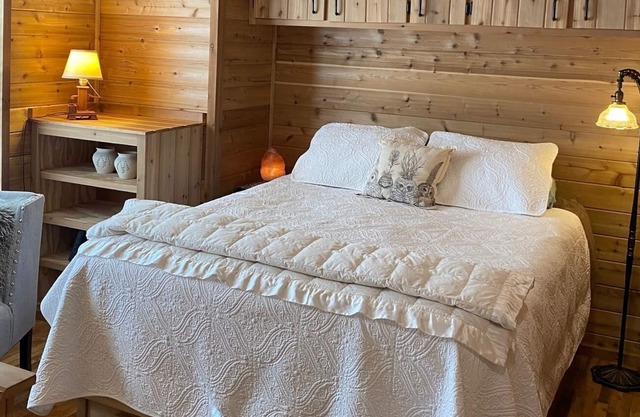 Tiny cozy Cottage in Hocking Hills Ohio Area