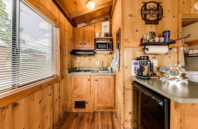 Tiny Home Cottage 6 Mi to James Ridge Lookout