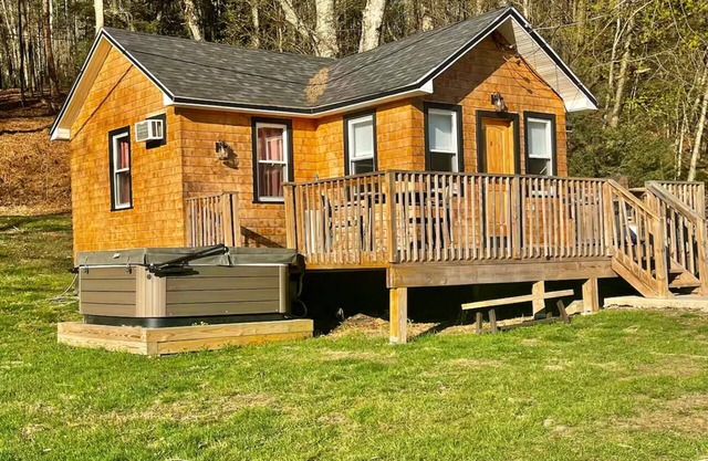 Tiny Home, King Bed & Hot Tub