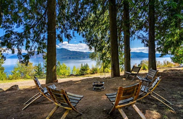 Tiny Home Paradise Stay w/Lake & Mountain Views