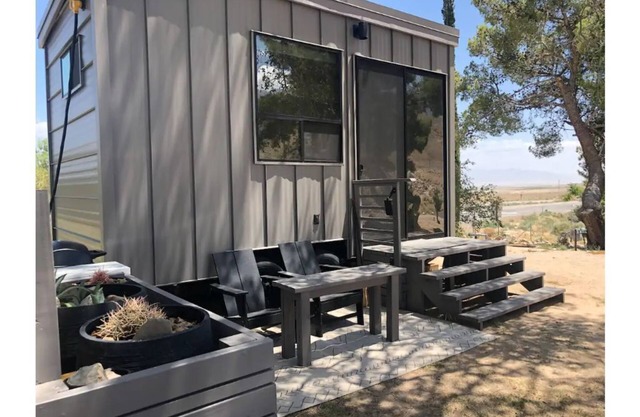 "TINY" HOME w/expansive views of the Sierras NOW W/WIFI!