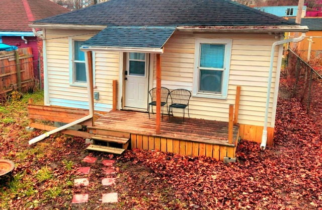 tiny house backyard cabin getaway in Detroit