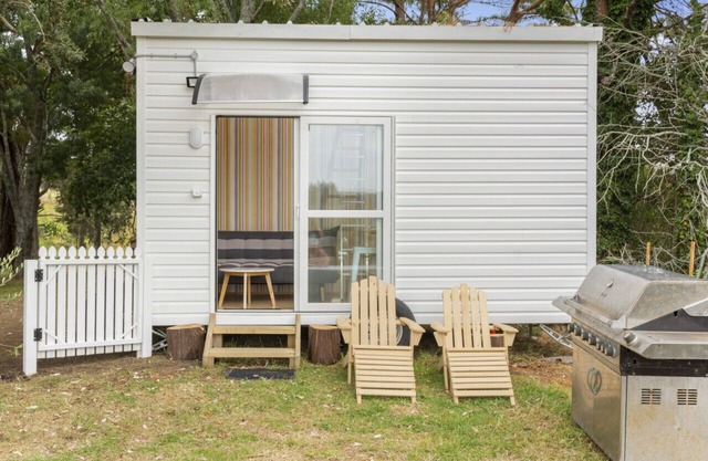 Tiny House -Farm- · Rural Couples Retreat
