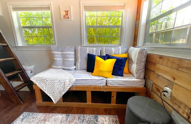 Tiny House w/Backyard Chickens & Tesla for Rent*