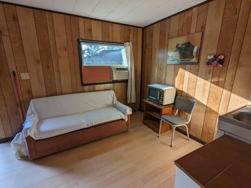 Tiny Wood Cottage 20