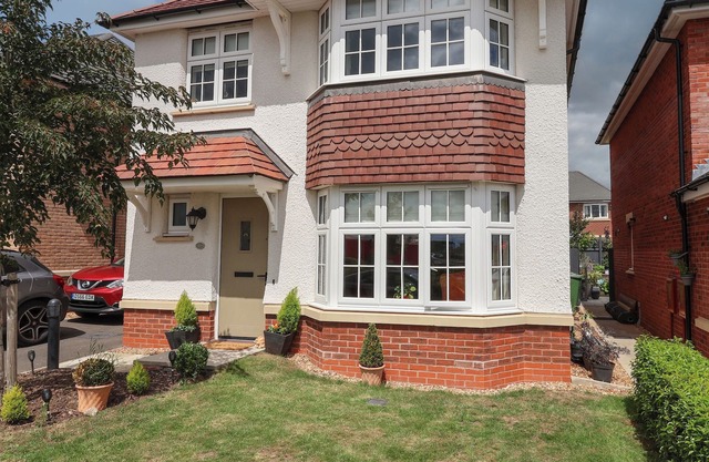 TIPTON TOWERS, pet friendly, with a garden in Nantwich